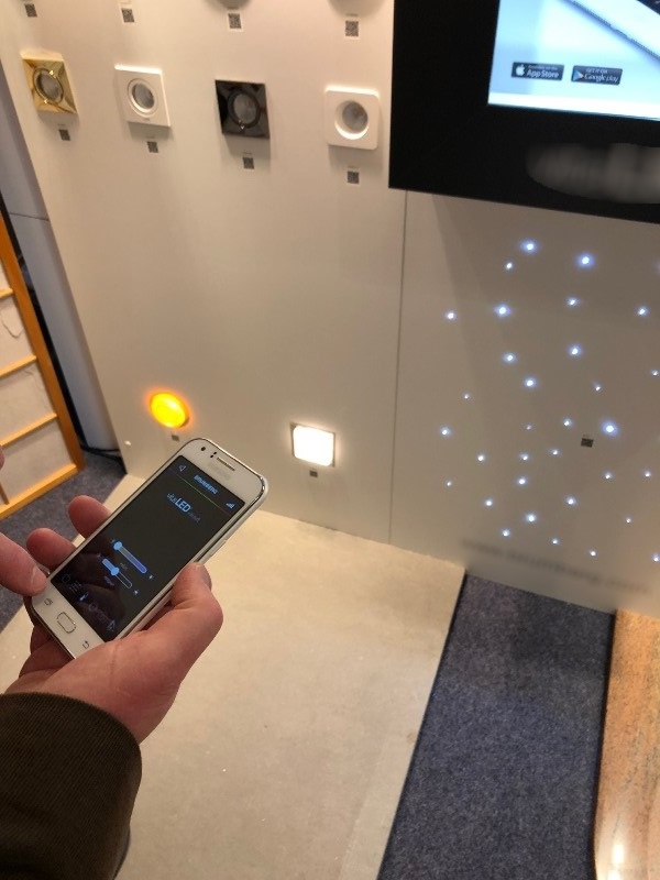Intelligente Beleuchtungssysteme per App gesteuert
