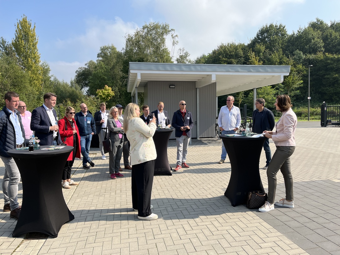 Bildbeschreibung angeben